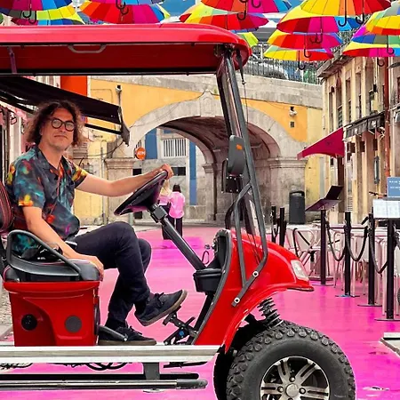 Tuk Me In Båthotell *